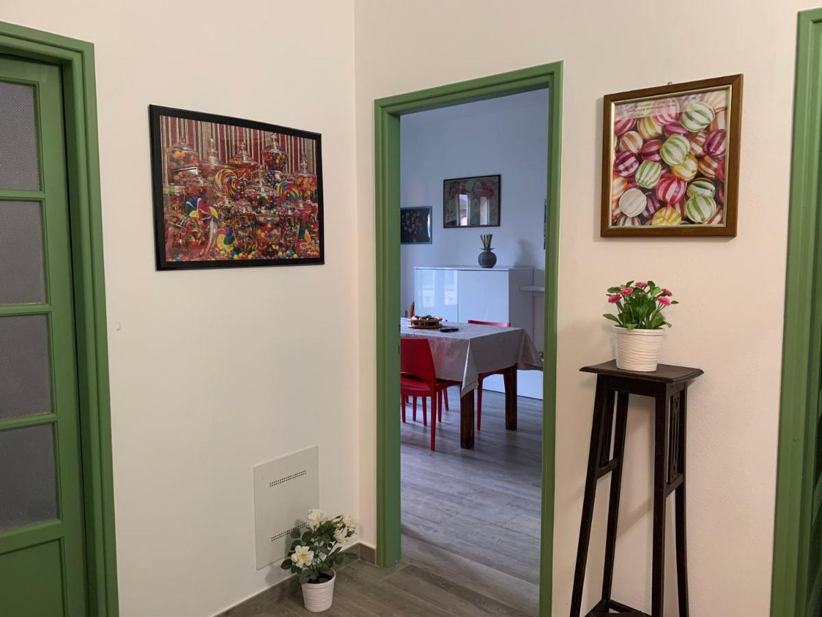 מנדלו דל לאריו Casa Tiffany Tra Lago E Monti מראה חיצוני תמונה